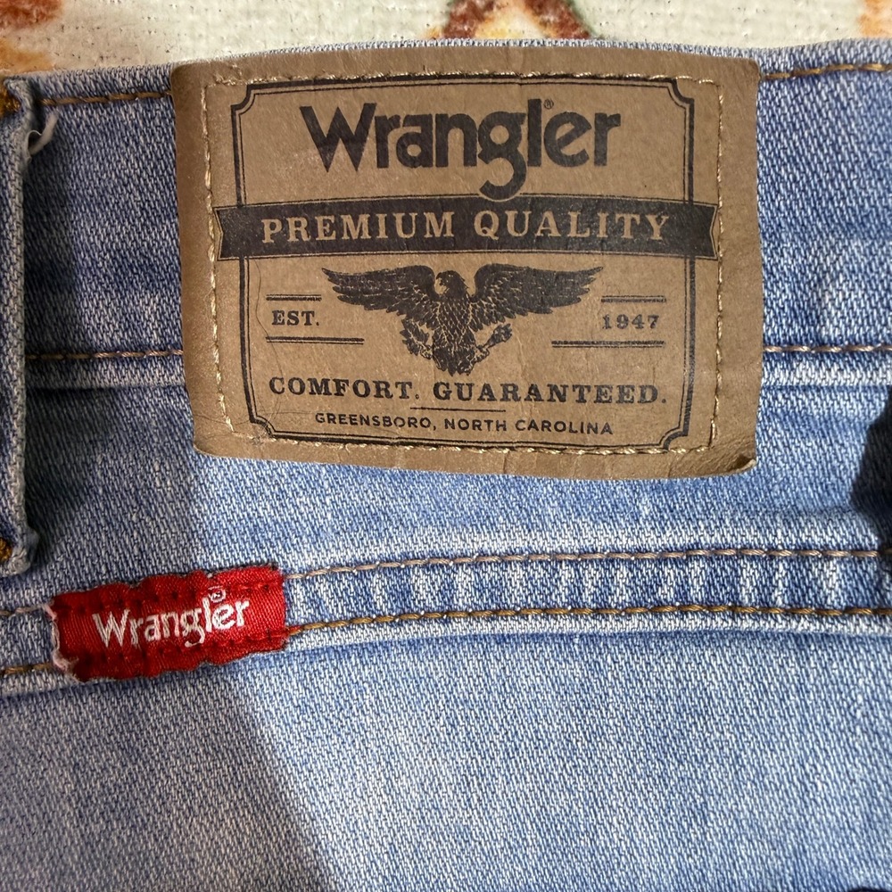 Wrangler Men's Light Wash Bootcut Jeans Comfort Guaranteed Size 36x30 - Picture 3 of 5